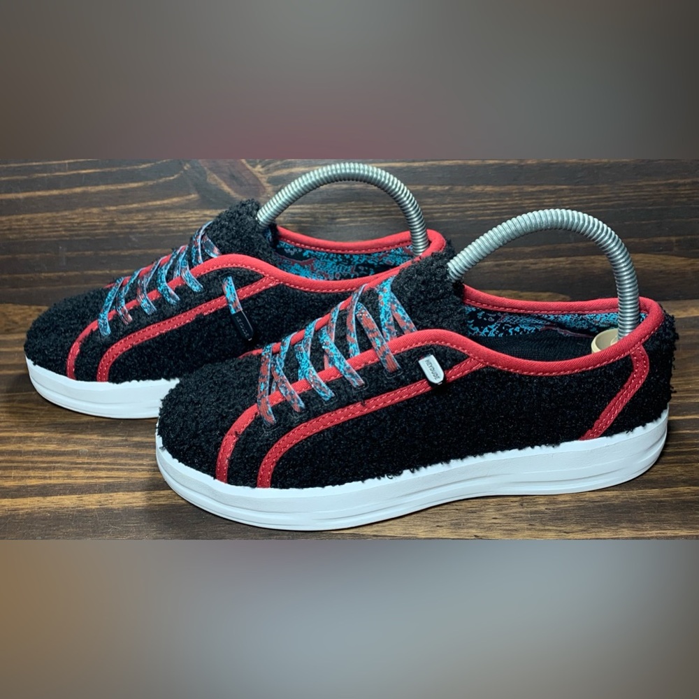 Hey Dude Karina Sherpa Womens Size 6 Shoes Moonless Sangria Athletic Sneakers